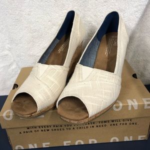 New Toms Wedges Size 10